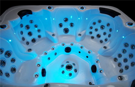 Гидромассажный СПА бассейн Joyee SPA Berlin